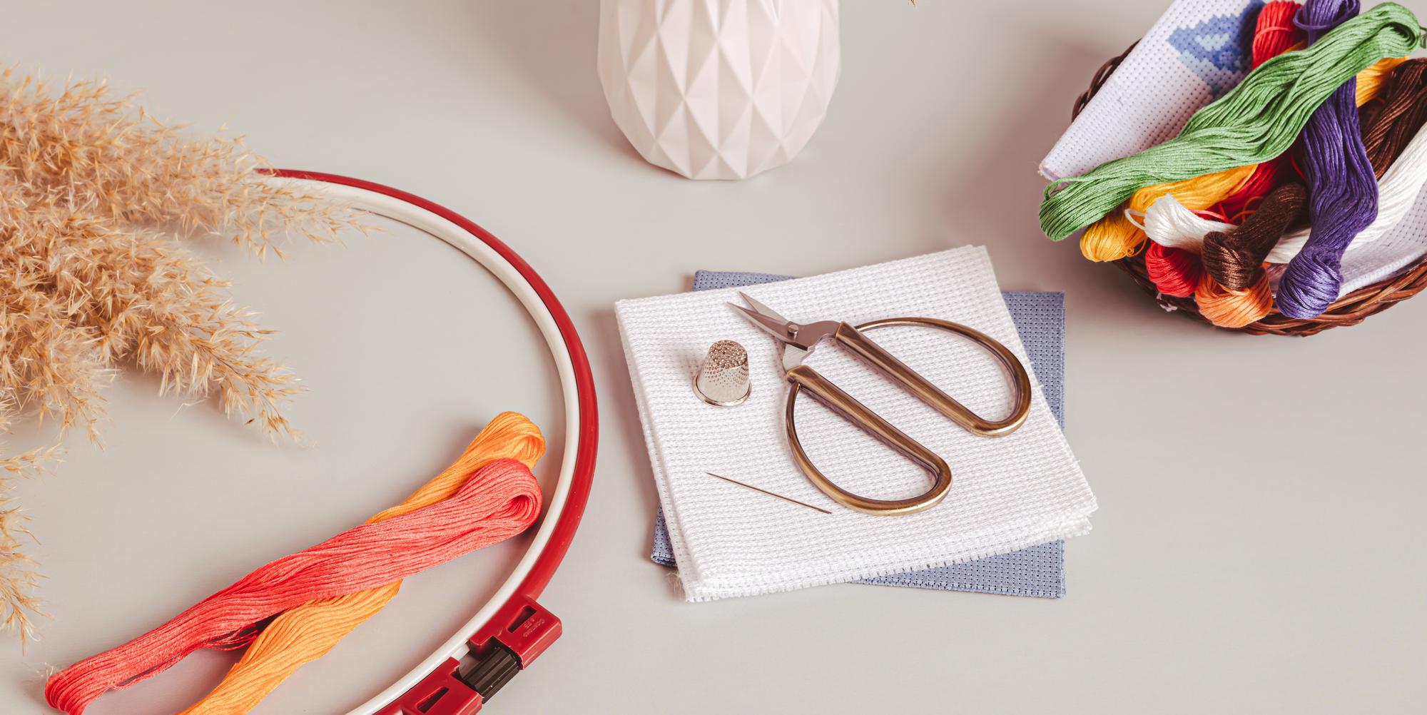 atelier workbench with threads and hoops